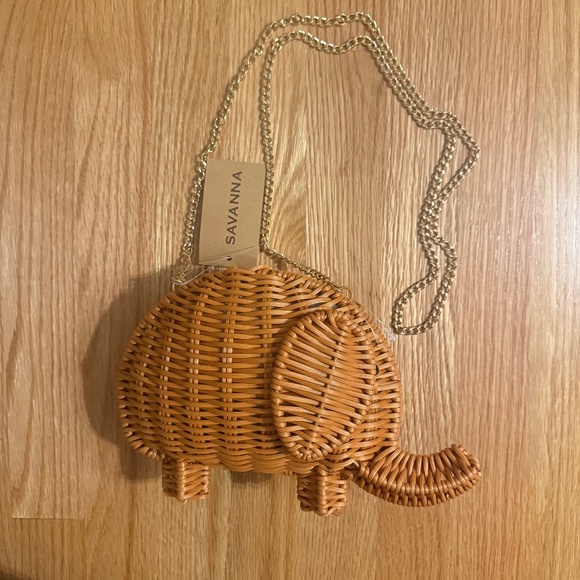 Viral Wicker Elephant Purse With Gold Chain